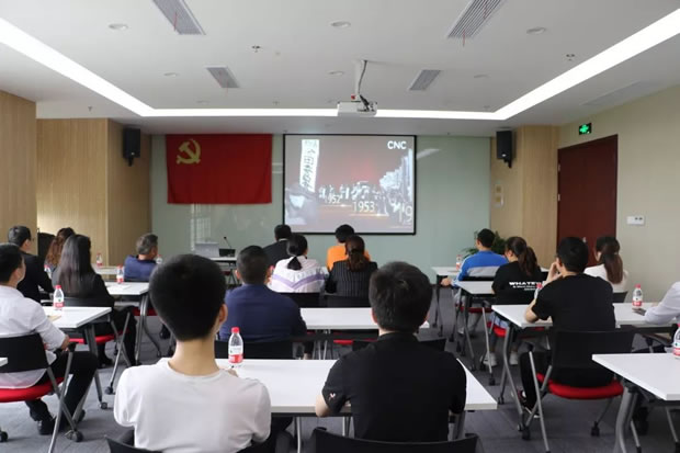 沪工阀门党支部开展致敬七十年奋进新时代主题党日活动（图4）